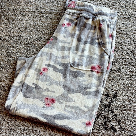 Secret Treasures Other - Camouflage Lounge Pants with Floral Accents
adjustable tie waistband
lightweight